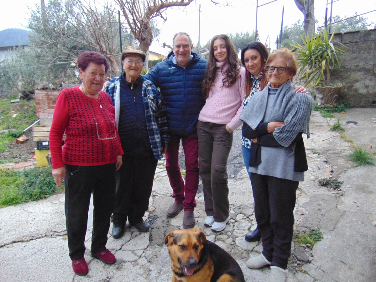 Alberto con la figlia Sofia e i parenti a casa di Franco Di Cianni