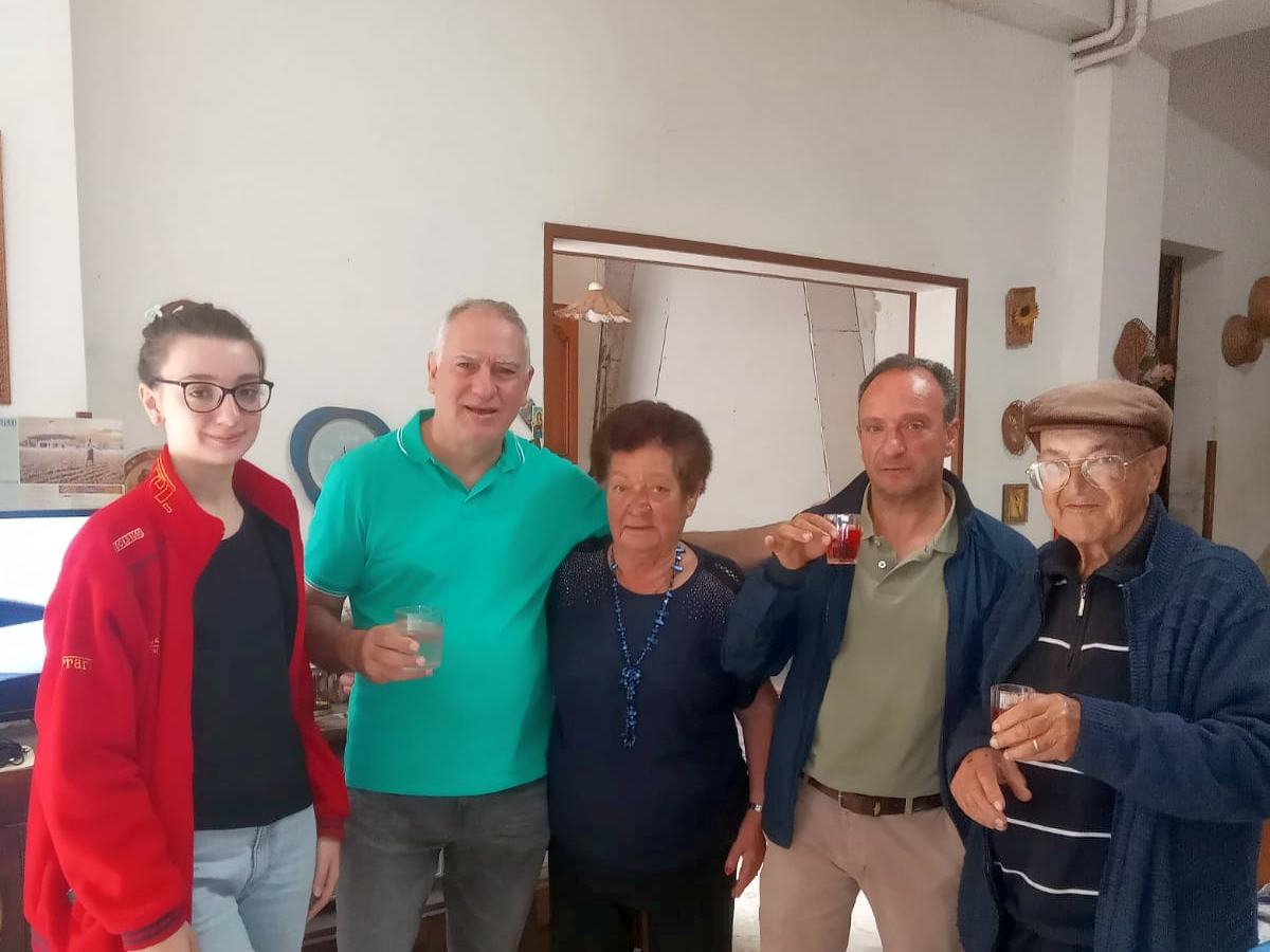 Da sinistra Sofia, il papà Alberto Gesualdo, la zia Teresa, il cugino Angelo, lo zio Franco, 2024