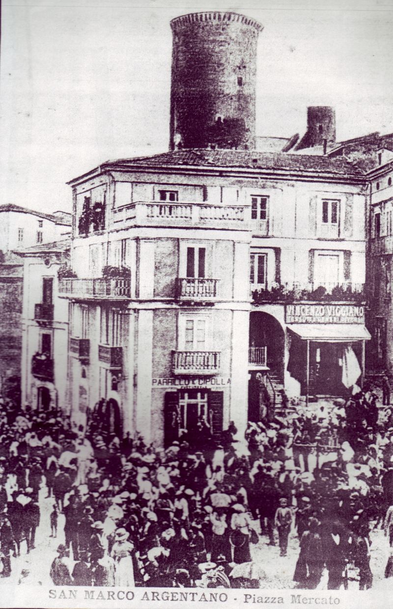 PIAZZA MERCATO (Umberto I) - ANNI VENTI